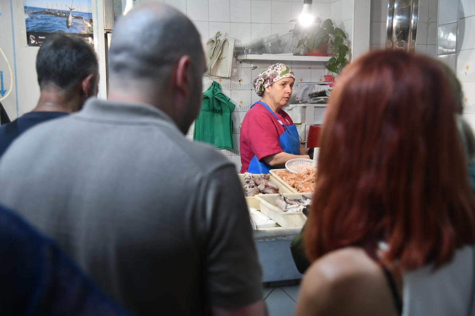 psoe-visita-comerciantes-barriada-hadu-7