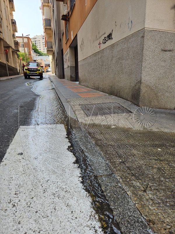 rotura-tuberia-provoca-caos-centro-ceuta-003