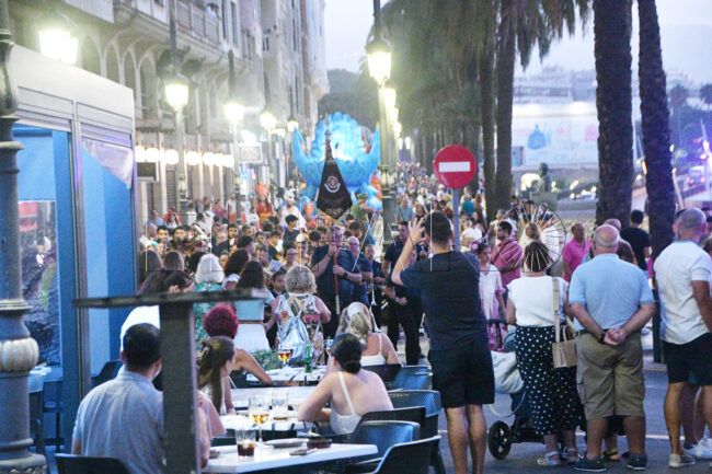 Color, tradición y música, éxito en la Cabalgata de la Feria 2025