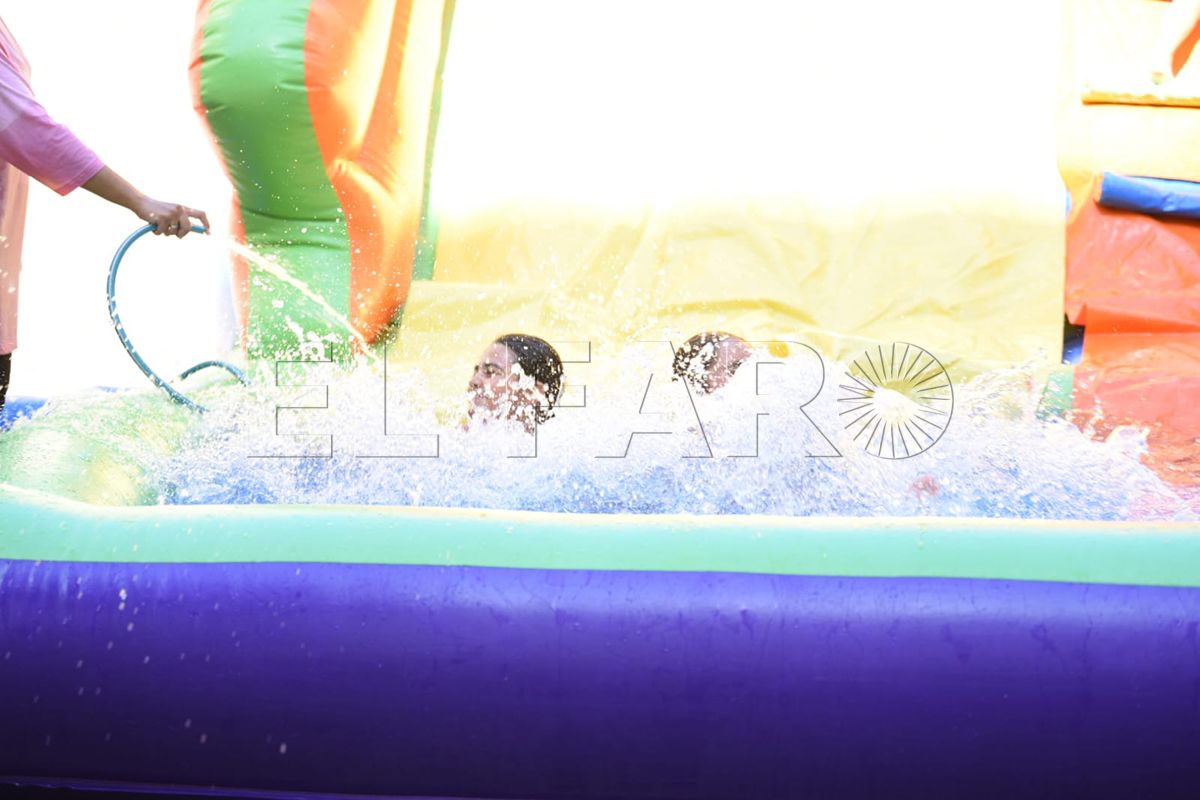 fiesta-agua-espuma-parques-ceuta-011