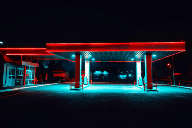 Olvida a su esposa en una gasolinera y se da cuenta 300 kilómetros después
