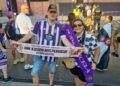 Fotos-aficion-recibe-bus-ceuta-valladolid