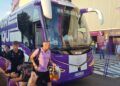 Fotos-aficion-recibe-bus-ceuta-valladolid