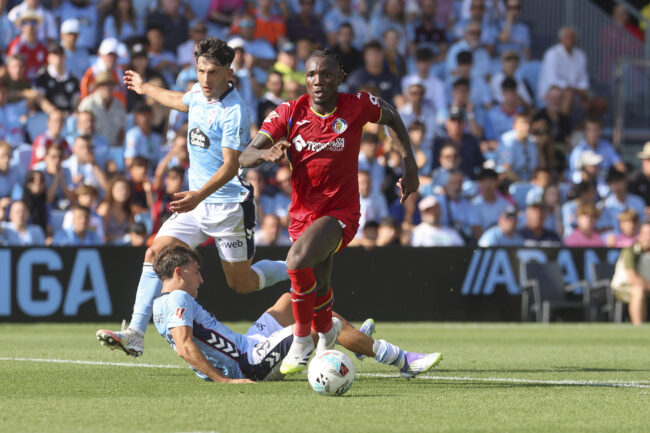 Uche brilla con un gol y una asistencia a pesar de las dudas sobre su futuro