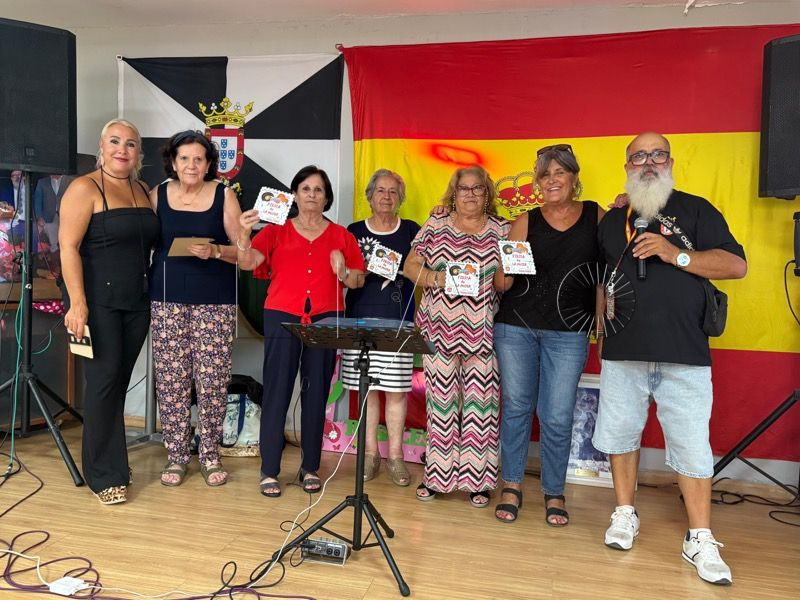 fiesta-mujer-rosales-celebra-union-convivencia-001