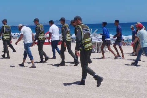 La guerra de las sombrillas en Marruecos termina con una agresión en Castillejos