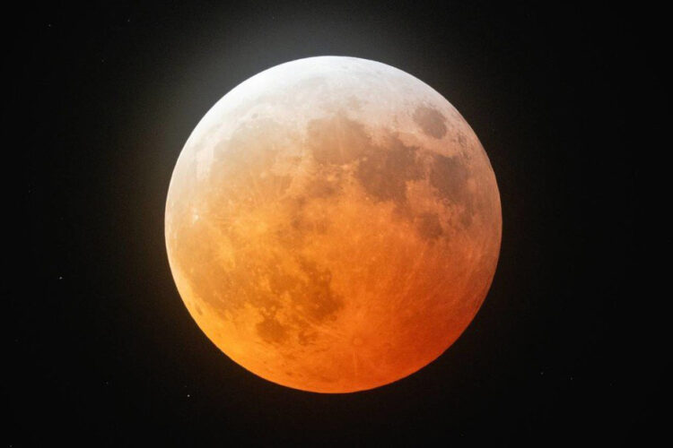 luna-sangre-2025