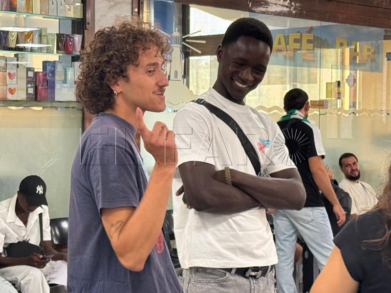 El CETI atraviesa uno de sus mayores picos de ocupación ante las continuas entradas de inmigrantes que se están produciendo sobre todo en estos dos meses, acentuándose las llegadas en agosto. No hay día en el que no llegan inmigrantes al centro del Jaral para su acogida, lo que ha llevado al centro a hacer malabarismos para acoger a todas estas personas.