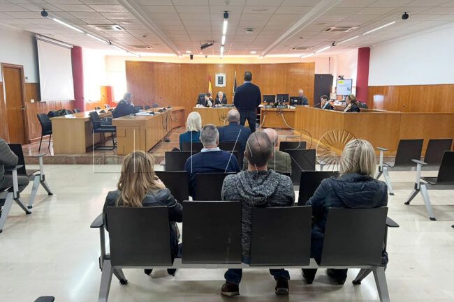 Dos funcionarios del Puerto en el banquillo: de trasfondo, la sombra en un proceso selectivo de plazas