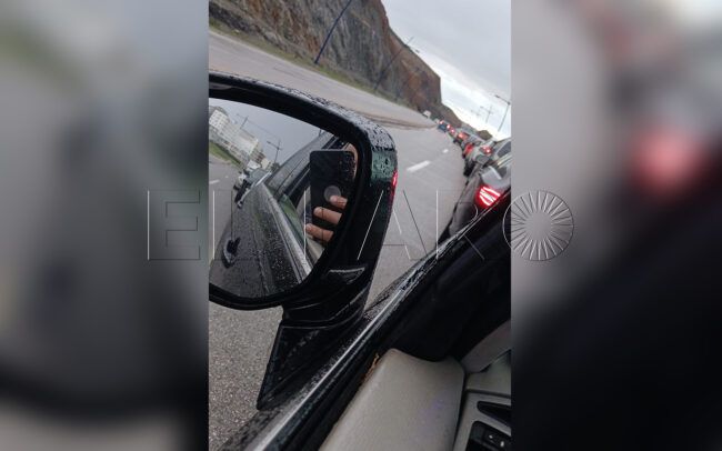 Un kilómetro de cola para cruzar de Marruecos a Ceuta: el culebrón de la frontera