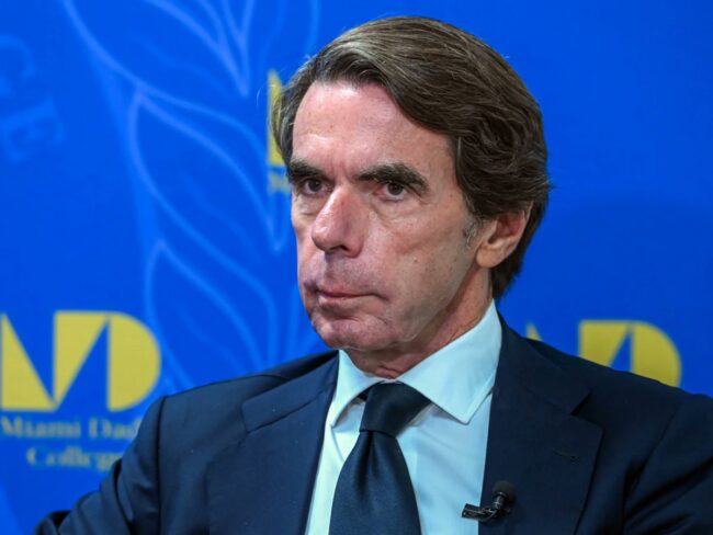 De fuegos, Aznar y el avispero