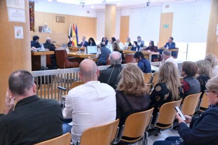 La Ciudad ofrece la mano del diálogo a todos los partidos menos a Vox