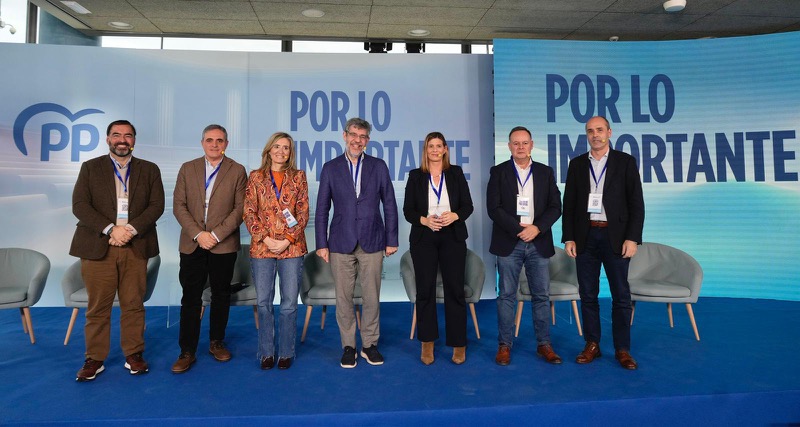 celaya-presenta-a-coruna-cambio-modelo-economico-impulsado-ceuta-012