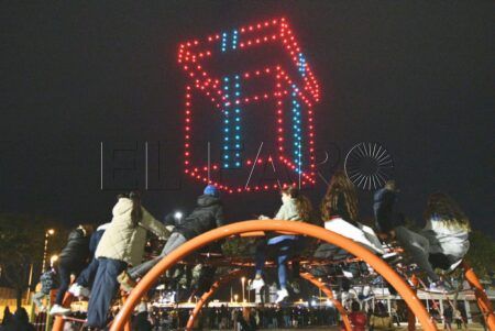 El cielo de Ceuta se llena de luces de drones por Navidad