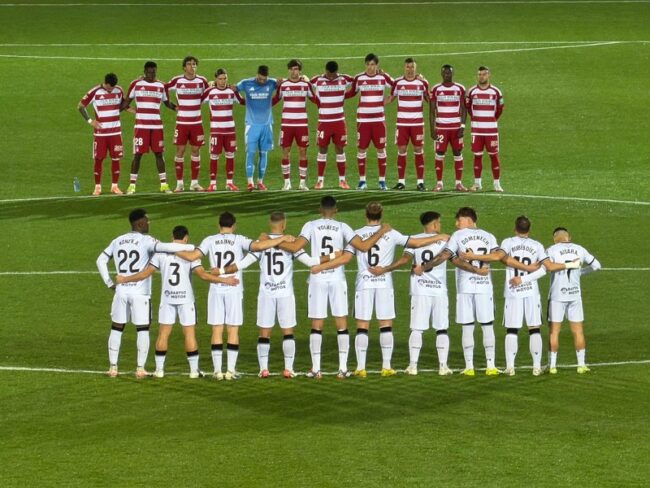 La AD Ceuta recuerda al capitán de la Legión Álvaro García Jiménez antes del partido ante el Granada