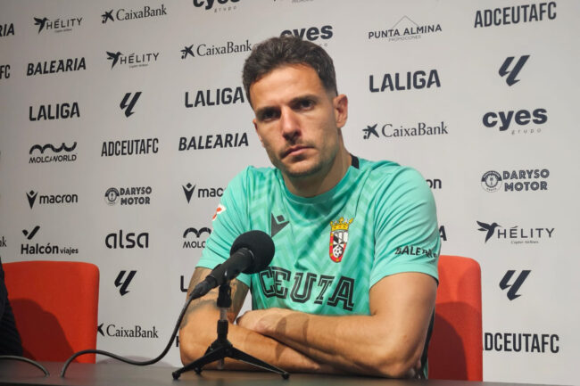 Pedro López, portero del Ceuta: «Estoy contento de volver después de tanto tiempo»
