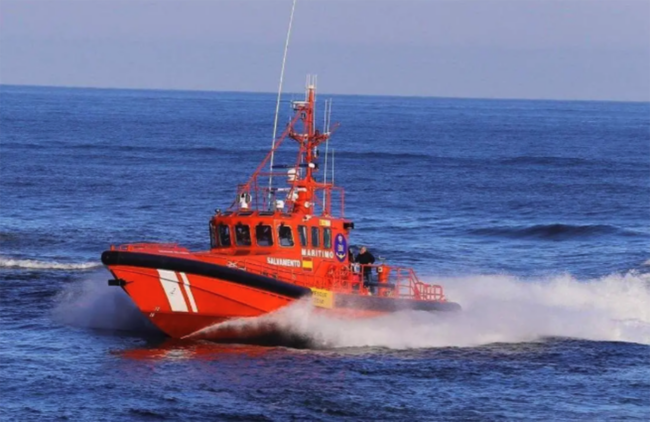 El Faro - Accidente en alta mar: muere un hombre tras chocar dos narcolanchas en Cádiz