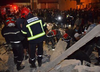 Ocho detenidos por el derrumbe de dos edificios en Fez que dejó 22 muertos