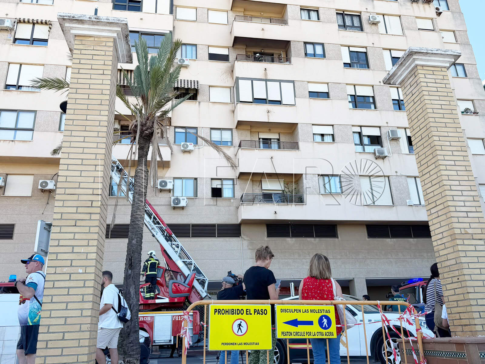 bomberos-actua-incendio-casa-patio-paramo