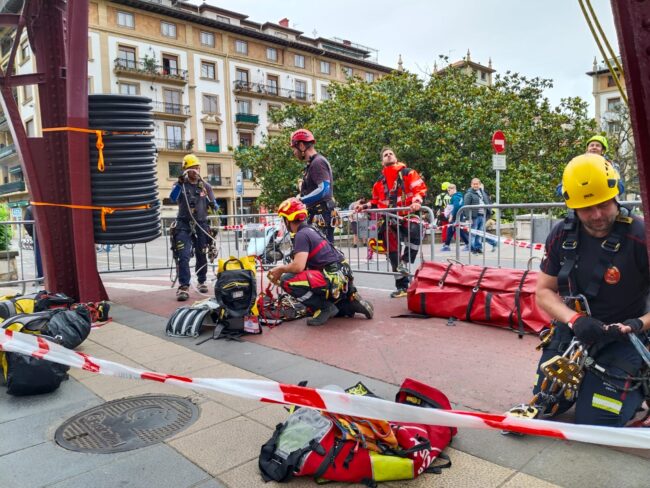 Los bomberos de Ceuta refuerzan su preparación en las I jornadas de Rescate Vertical de Vizcaya