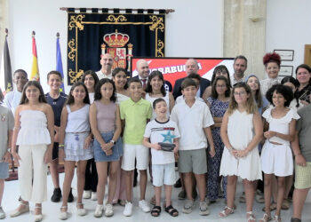 delegacion-reconoce-colegio-lope-vega-primer-premio-nacional-platino-educa-2