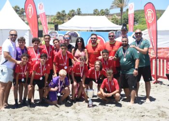 La AD Ceuta alevín, campeón del torneo de San Roque de fútbol playa