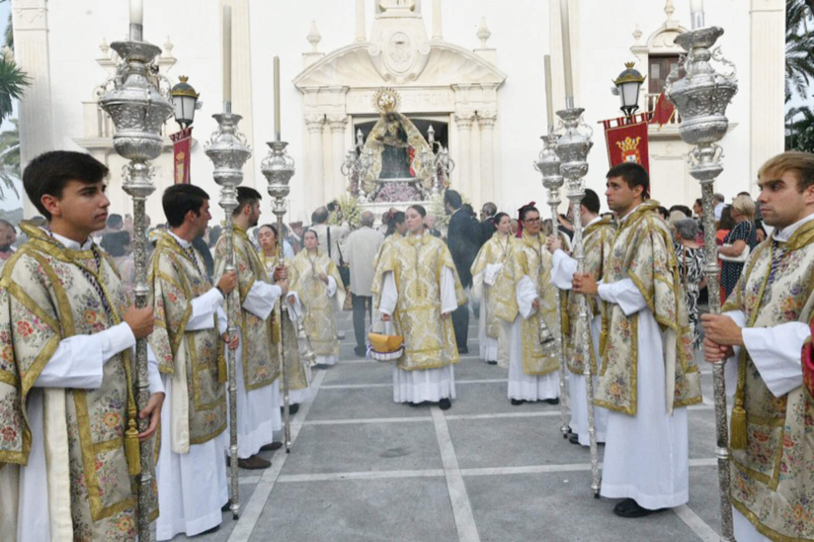 La procesión y la ofrenda floral a la Virgen de África podrían celebrarse