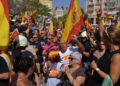 ceuta-es-espana-ceuta-no-se-vende-caballas-llenan-plaza-reyes-manifestacion-convocada-bomberos-35