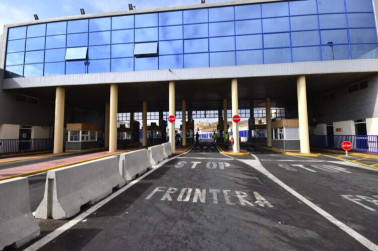 España endurece los controles en el Tarajal a viajeros marroquíes con visado Schengen
