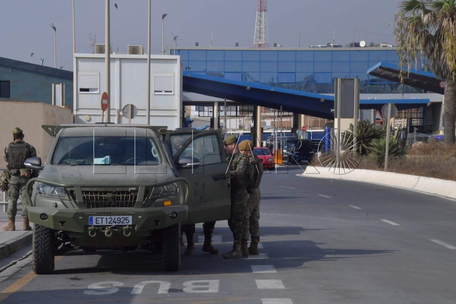 Los militares reciben autorización para utilizar armas en defensa propia
