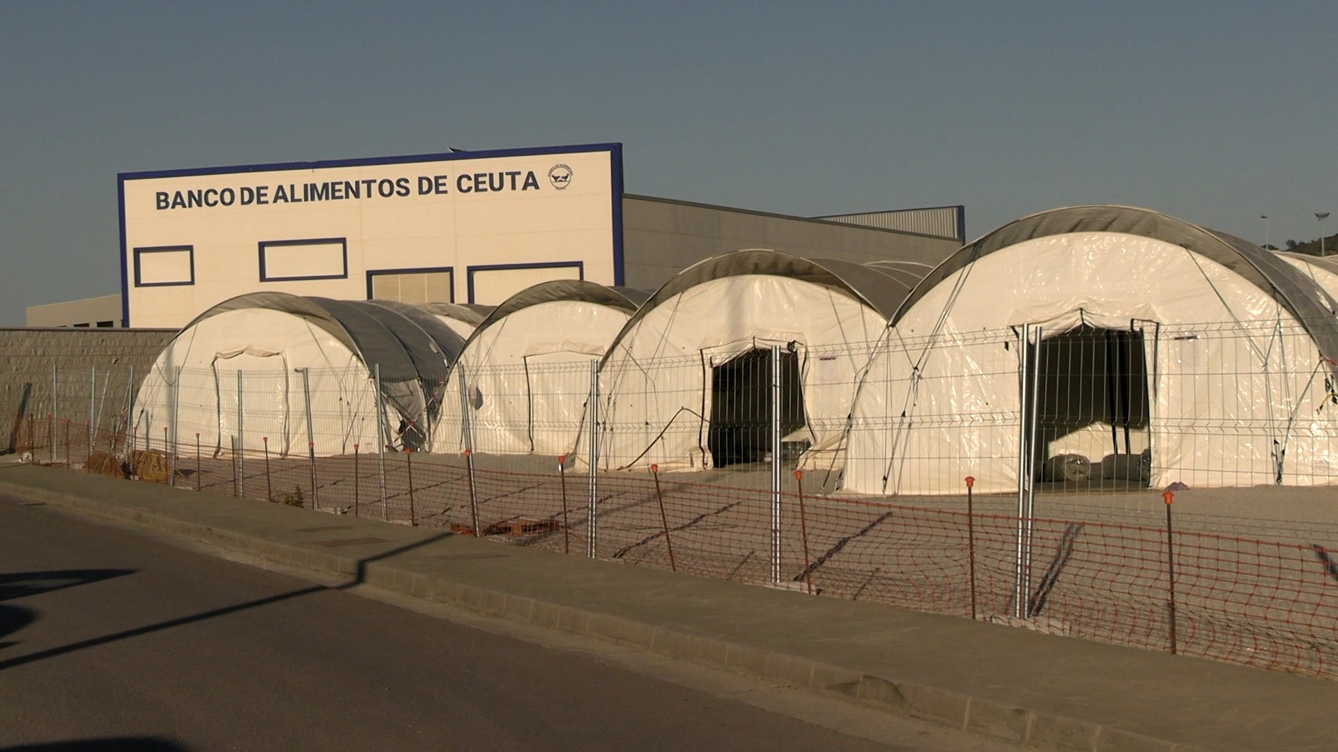 La Audiencia Nacional frena el campamento del puerto de Ceuta hasta estudiar la orden del Gobierno