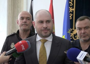 ¿Quién miente?: el jefe de gabinete asegura que informó al delegado del WhatsApp con el CNI