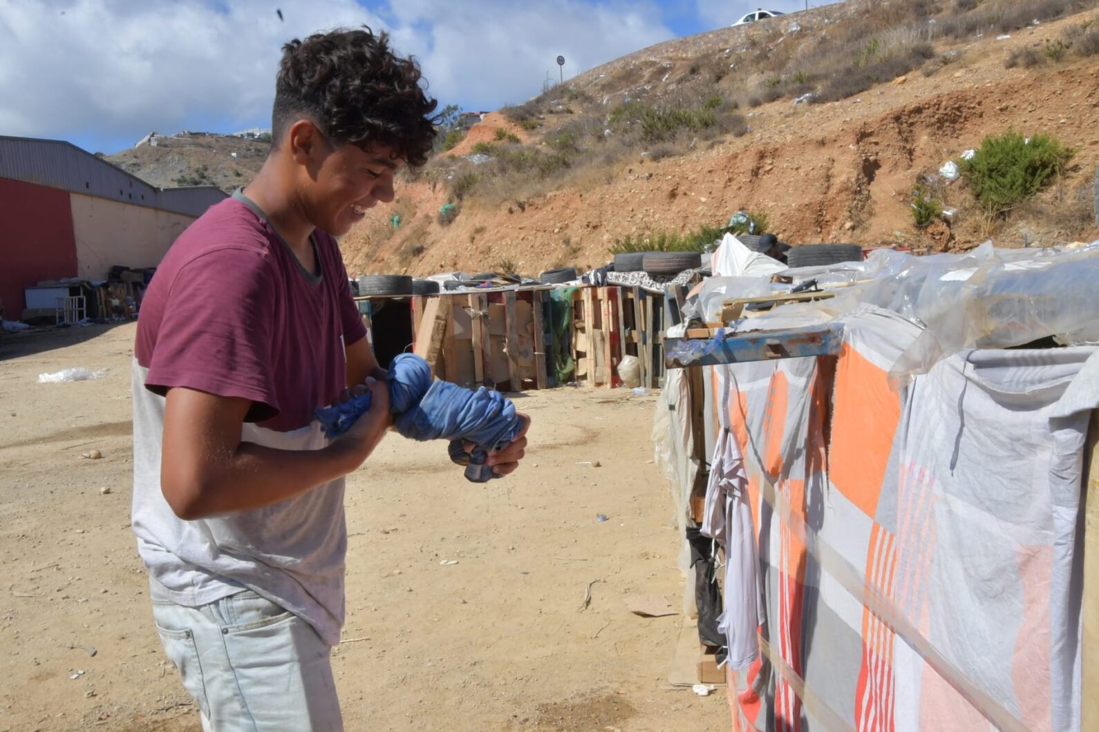 El día después tras el incendio en las chabolas junto al Tarajal