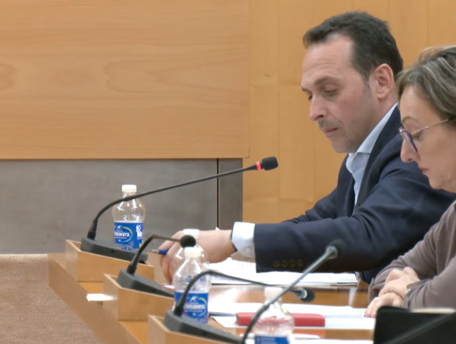 Vox se queda solo en su propuesta de reforzar la vigilancia en espacios municipales