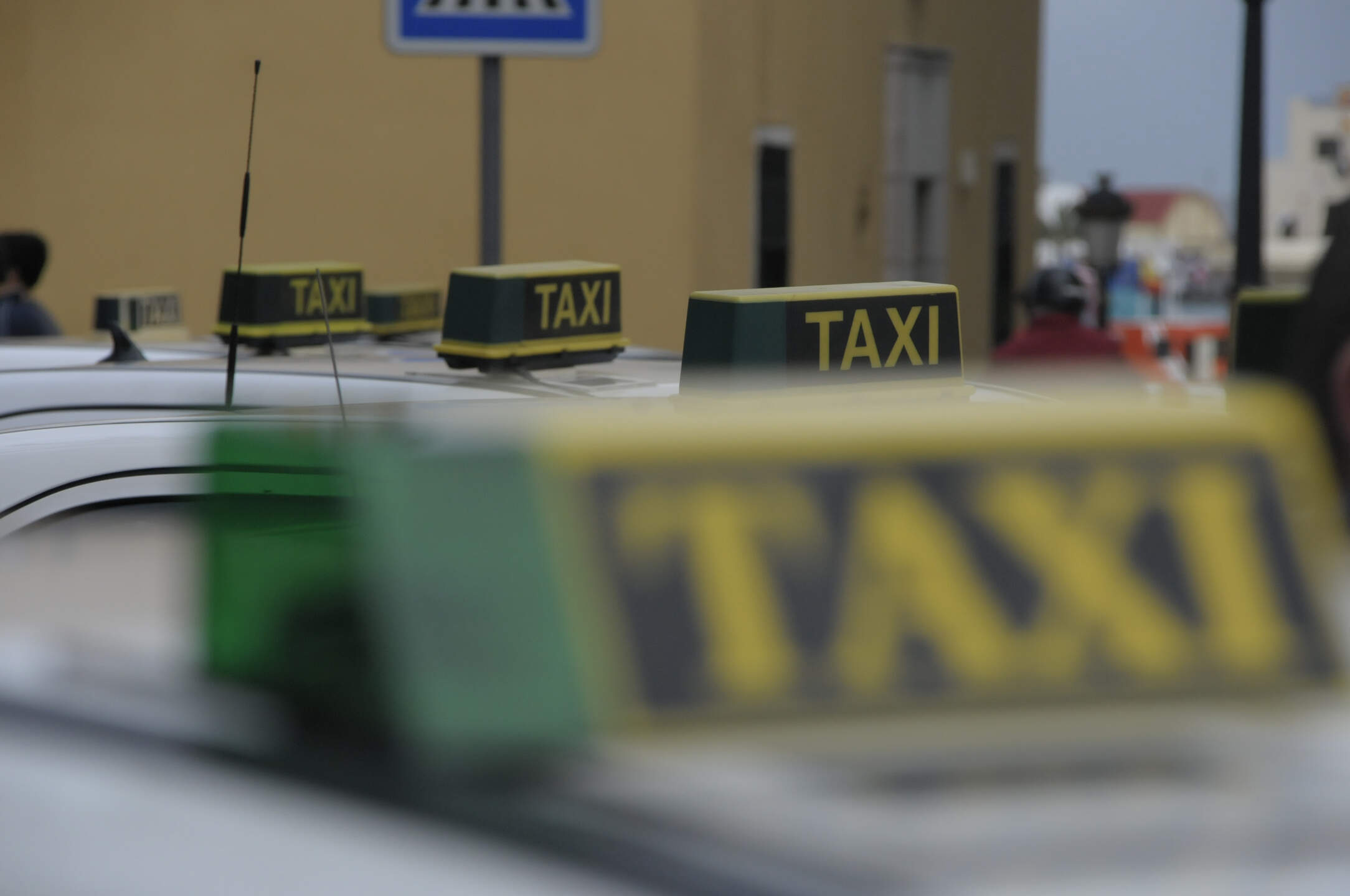 ¿Para qué sirven las licencias de taxi adaptado si cuando una persona en silla de ruedas las necesita no aparece ninguna?